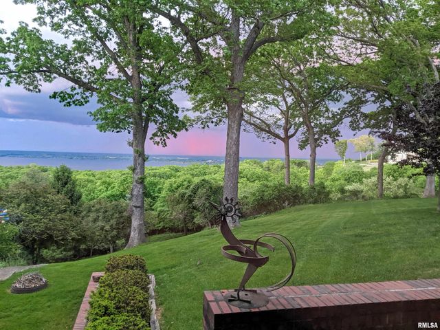 501 E HIGH POINT Road, Peoria, IL 61614