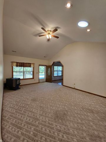 16427 Farm Road 2007, Aurora, MO 65605