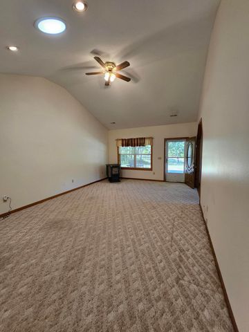 16427 Farm Road 2007, Aurora, MO 65605