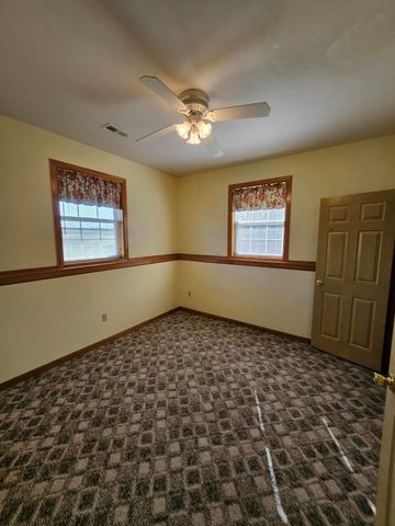 16427 Farm Road 2007, Aurora, MO 65605