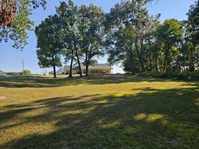 16427 Farm Road 2007, Aurora, MO 65605