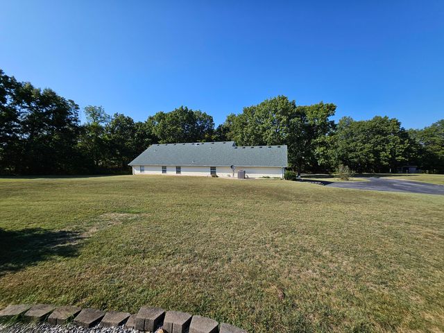 16427 Farm Road 2007, Aurora, MO 65605