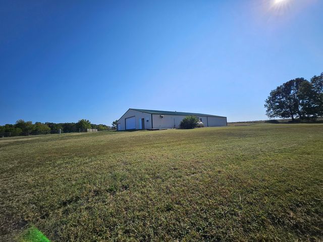 16427 Farm Road 2007, Aurora, MO 65605