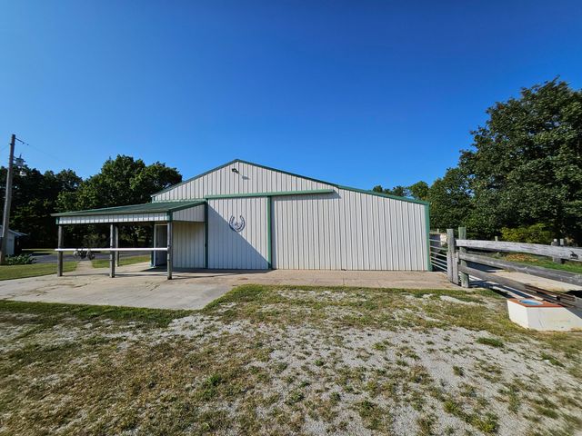 16427 Farm Road 2007, Aurora, MO 65605