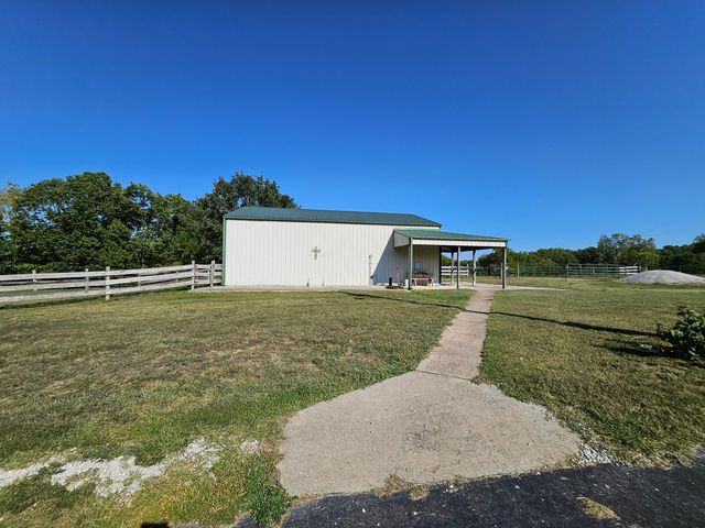 16427 Farm Road 2007, Aurora, MO 65605