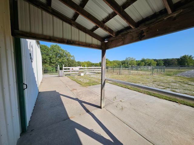 16427 Farm Road 2007, Aurora, MO 65605