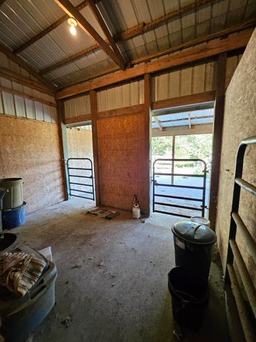 16427 Farm Road 2007, Aurora, MO 65605