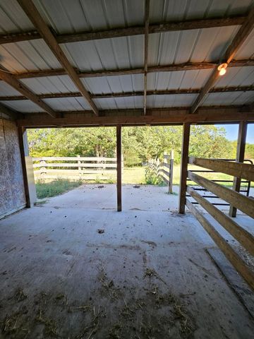 16427 Farm Road 2007, Aurora, MO 65605