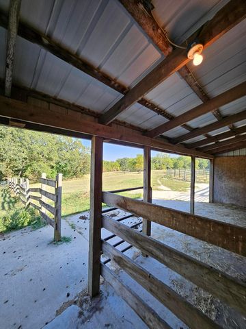 16427 Farm Road 2007, Aurora, MO 65605