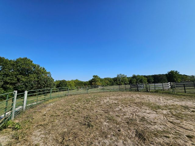 16427 Farm Road 2007, Aurora, MO 65605