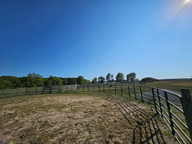 16427 Farm Road 2007, Aurora, MO 65605