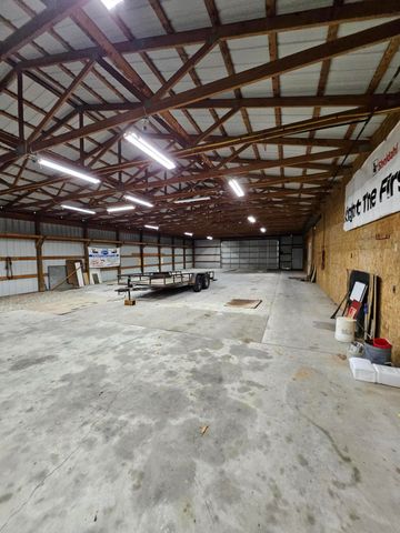 16427 Farm Road 2007, Aurora, MO 65605