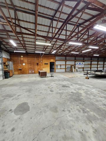 16427 Farm Road 2007, Aurora, MO 65605