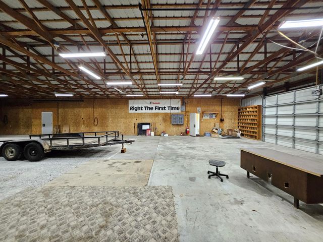 16427 Farm Road 2007, Aurora, MO 65605