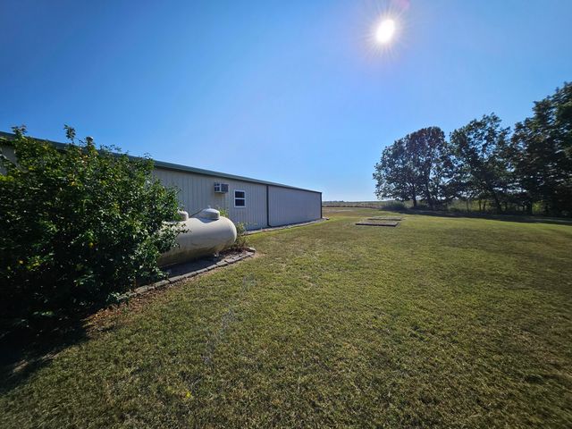 16427 Farm Road 2007, Aurora, MO 65605