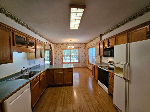 16427 Farm Road 2007, Aurora, MO 65605