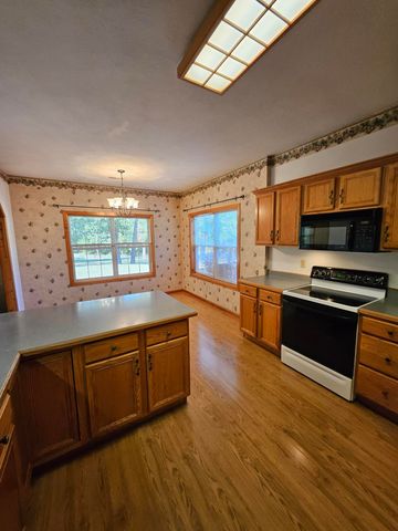 16427 Farm Road 2007, Aurora, MO 65605