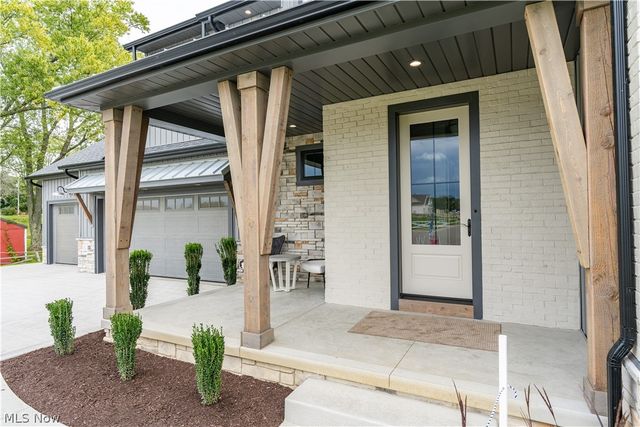 550 Woodlands Glen Avenue, Hartville, OH 44632