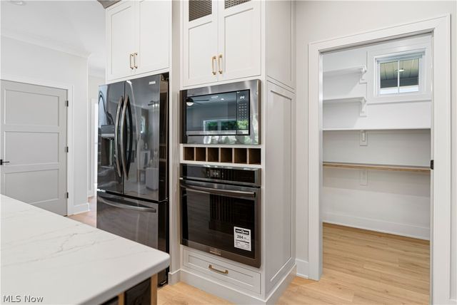 550 Woodlands Glen Avenue, Hartville, OH 44632