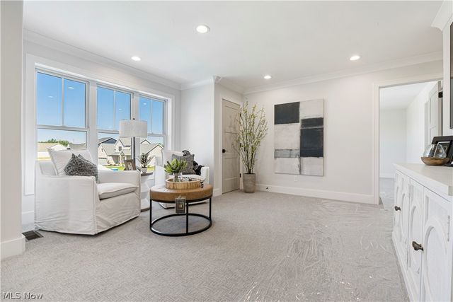 550 Woodlands Glen Avenue, Hartville, OH 44632