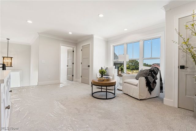 550 Woodlands Glen Avenue, Hartville, OH 44632