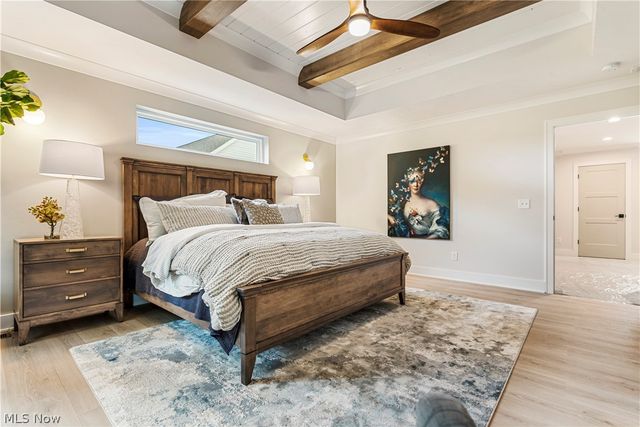 550 Woodlands Glen Avenue, Hartville, OH 44632