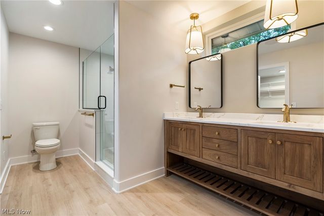 550 Woodlands Glen Avenue, Hartville, OH 44632