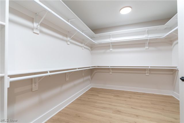 550 Woodlands Glen Avenue, Hartville, OH 44632