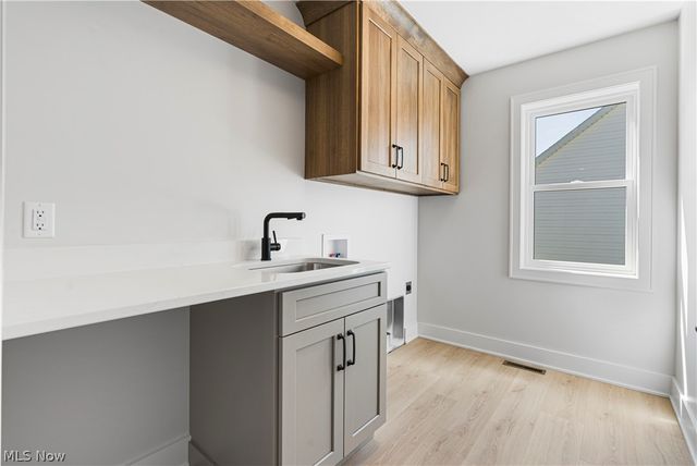 550 Woodlands Glen Avenue, Hartville, OH 44632