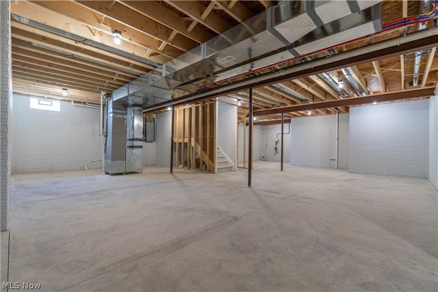 550 Woodlands Glen Avenue, Hartville, OH 44632