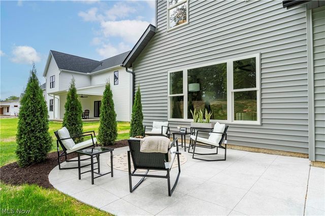 550 Woodlands Glen Avenue, Hartville, OH 44632