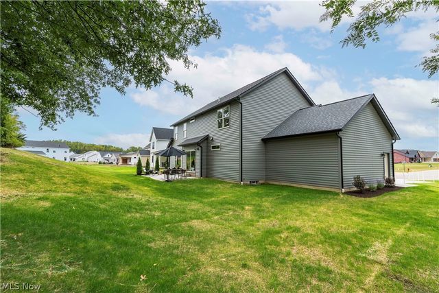 550 Woodlands Glen Avenue, Hartville, OH 44632