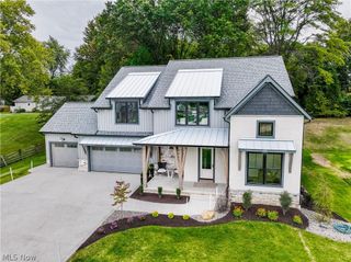 550 Woodlands Glen Avenue, Hartville, OH 44632