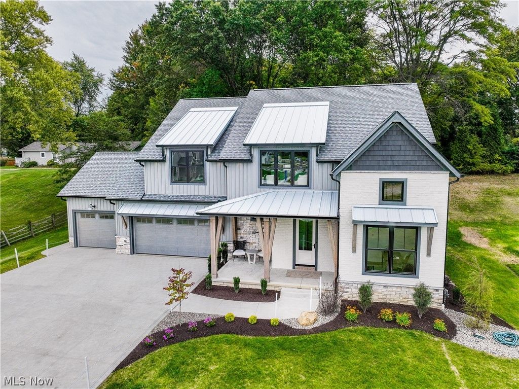 550 Woodlands Glen Avenue, Hartville, OH 44632