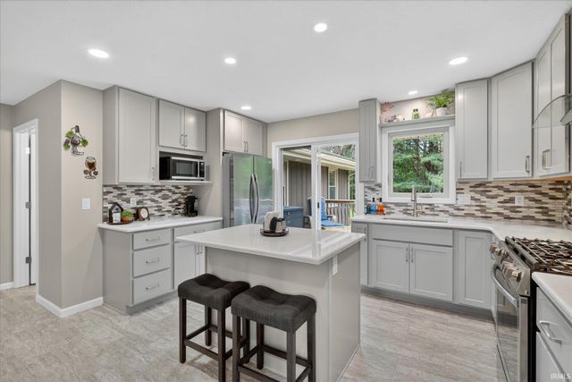 54851 N Pine Road, South Bend, IN 46628
