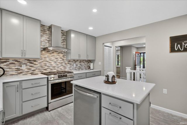 54851 N Pine Road, South Bend, IN 46628