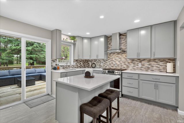 54851 N Pine Road, South Bend, IN 46628