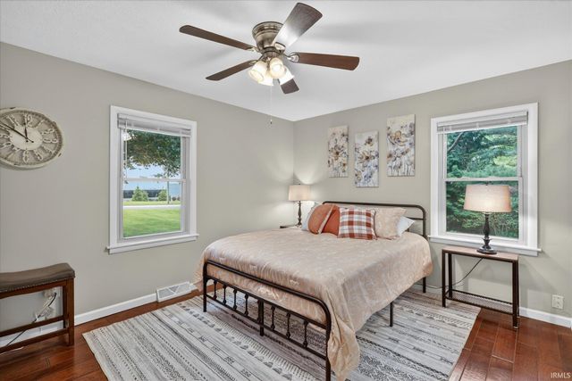 54851 N Pine Road, South Bend, IN 46628