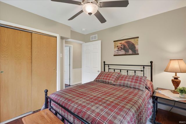 54851 N Pine Road, South Bend, IN 46628