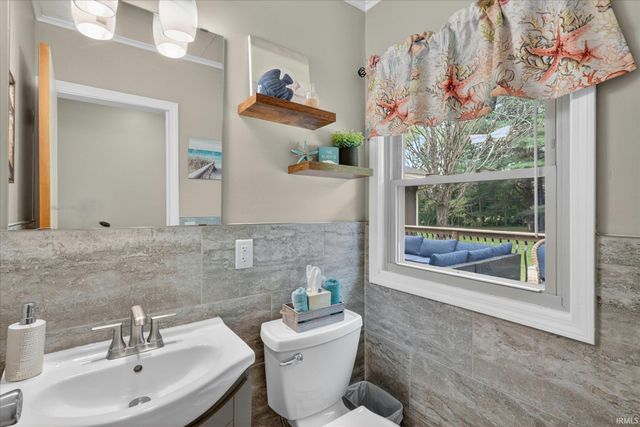 54851 N Pine Road, South Bend, IN 46628
