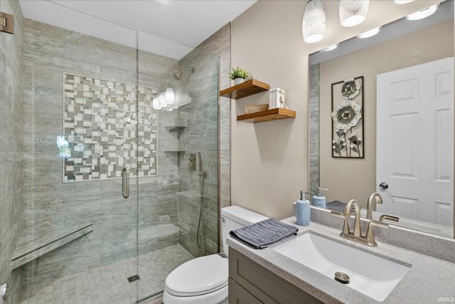 54851 N Pine Road, South Bend, IN 46628