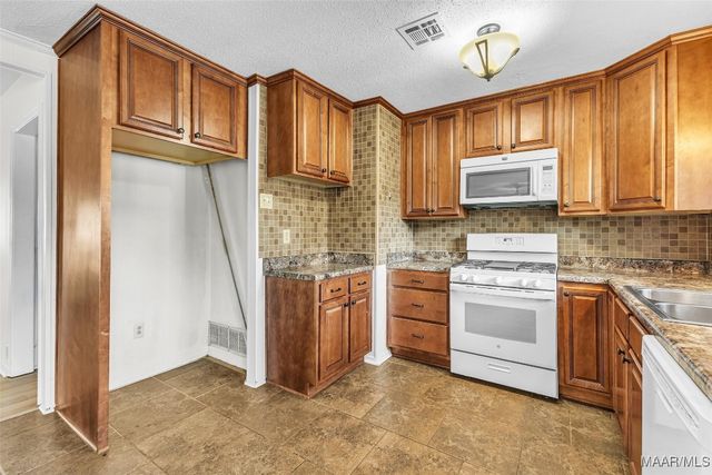 109 Warwick Drive, Prattville, AL 36066