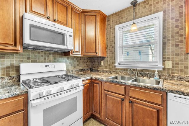 109 Warwick Drive, Prattville, AL 36066