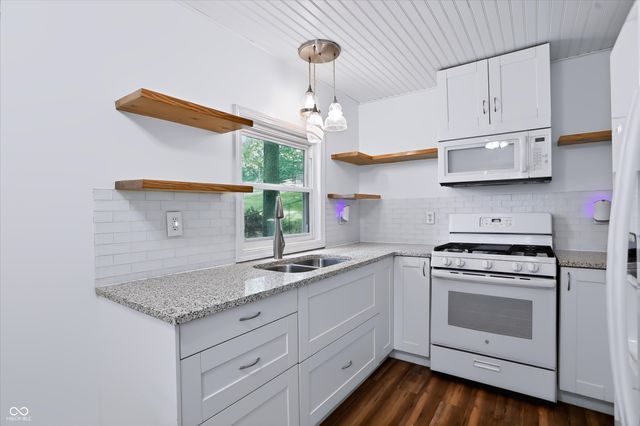 8365 S Kinman Drive, Nineveh, IN 46164