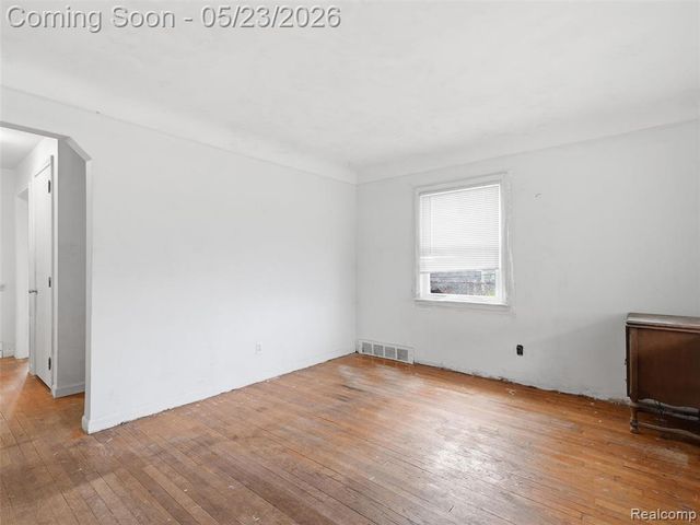 19132 Glenmore, Redford, MI 48240