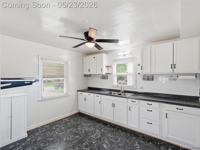 19132 Glenmore, Redford, MI 48240