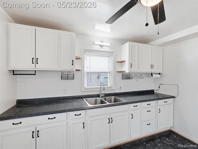 19132 Glenmore, Redford, MI 48240