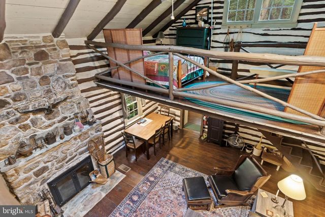 16 COLLIER LN, Gardners, PA 17324