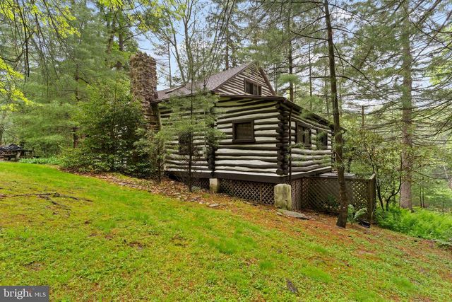 16 COLLIER LN, Gardners, PA 17324