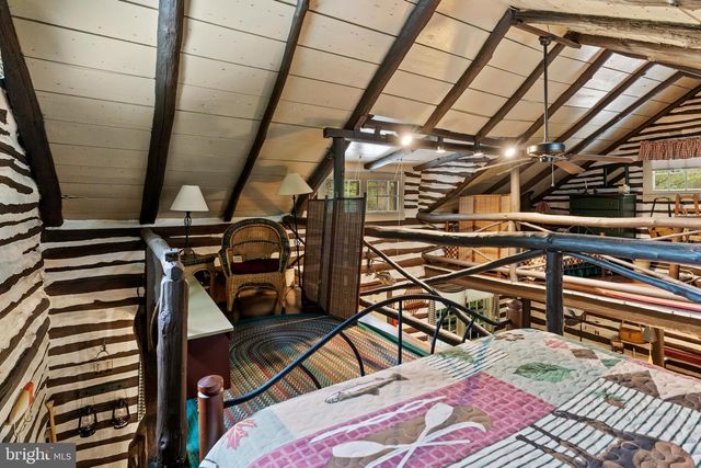 16 COLLIER LN, Gardners, PA 17324